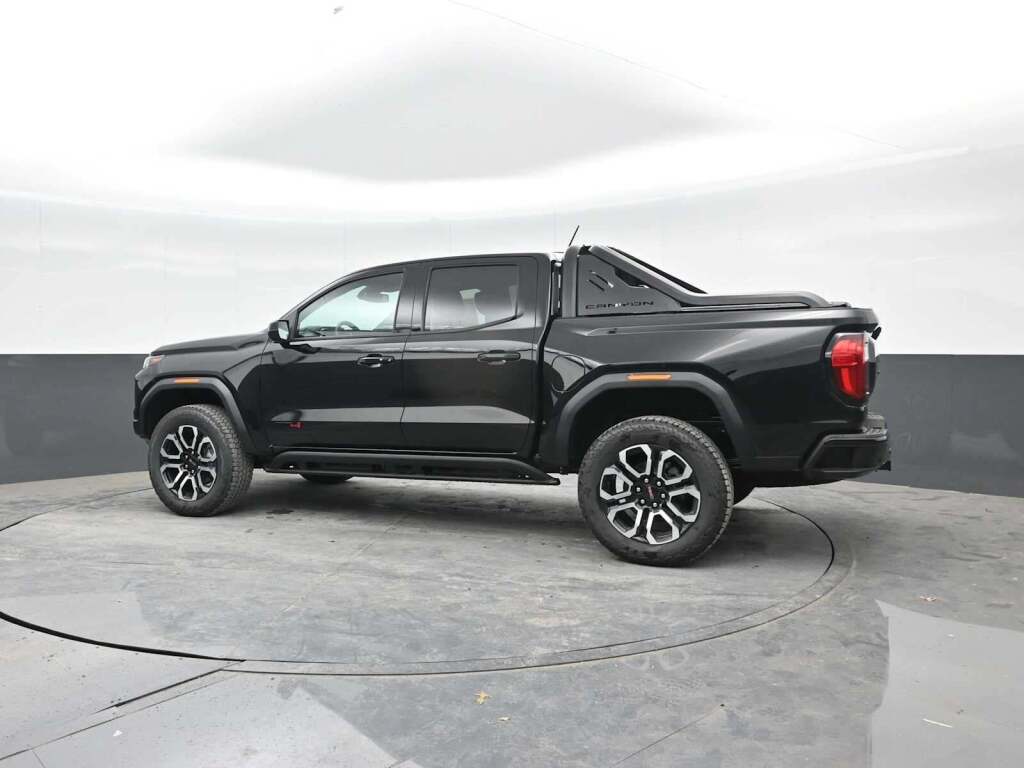 2025 GMC Canyon 4WD AT4