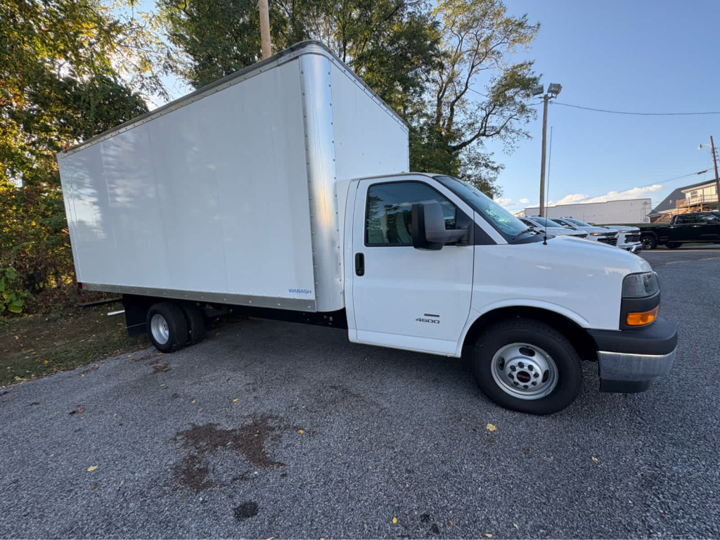 2023 GMC Savana Cutaway 4500 Van