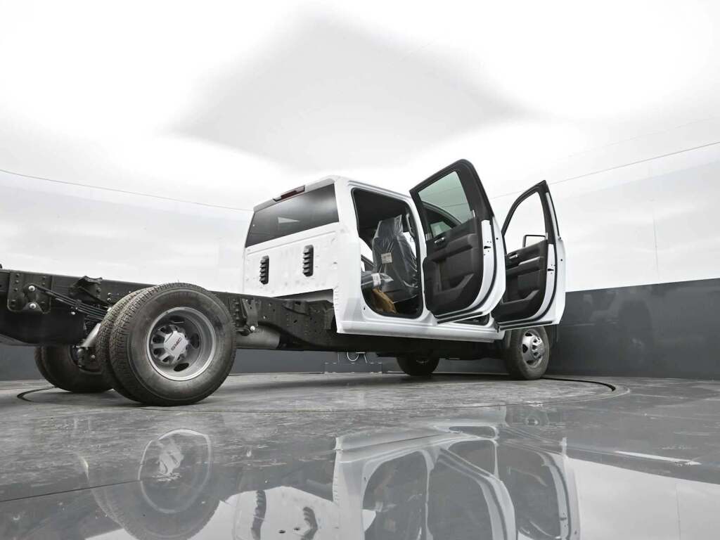 2025 GMC Sierra 3500HD Chassis Pro