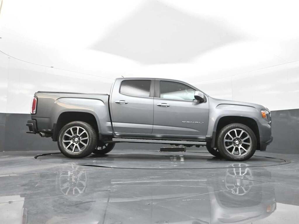 2022 GMC Canyon 4WD Crew Cab Short Box Denali