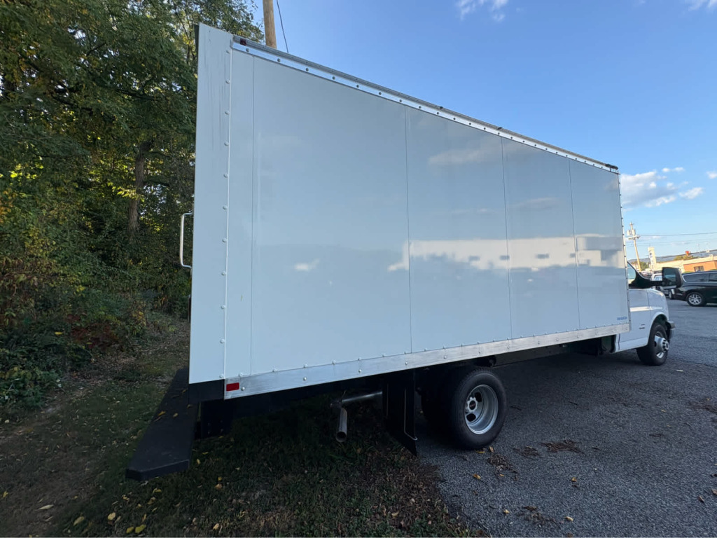 2023 GMC Savana Cutaway 4500 Van