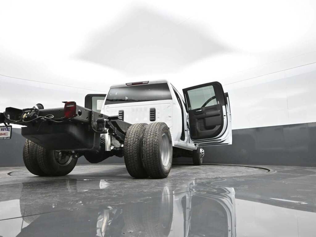 2025 GMC Sierra 3500HD Chassis Pro