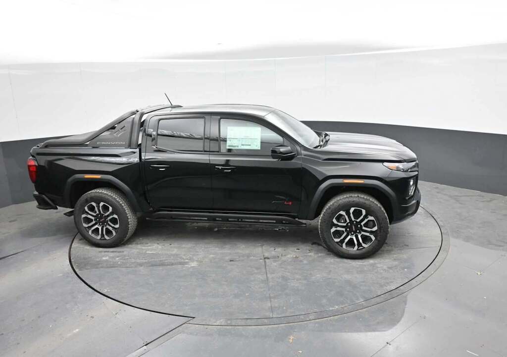 2025 GMC Canyon 4WD AT4