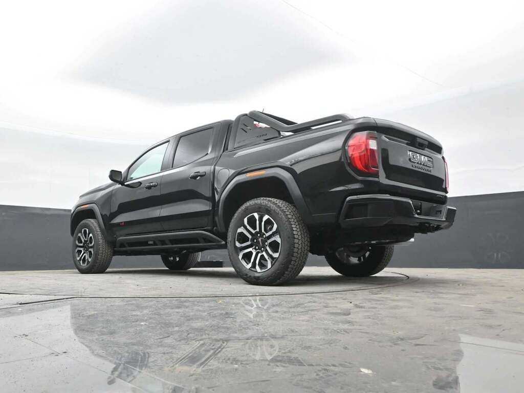 2025 GMC Canyon 4WD AT4