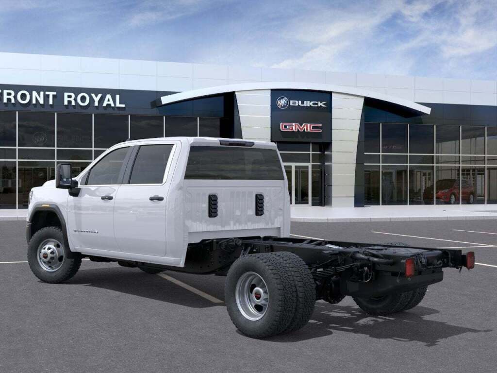 2025 GMC Sierra 3500HD Chassis Pro