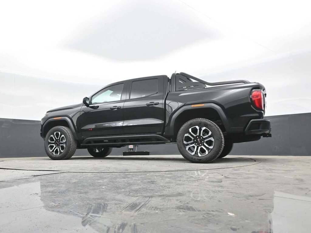 2025 GMC Canyon 4WD AT4