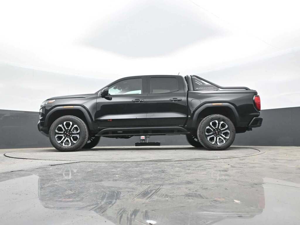2025 GMC Canyon 4WD AT4