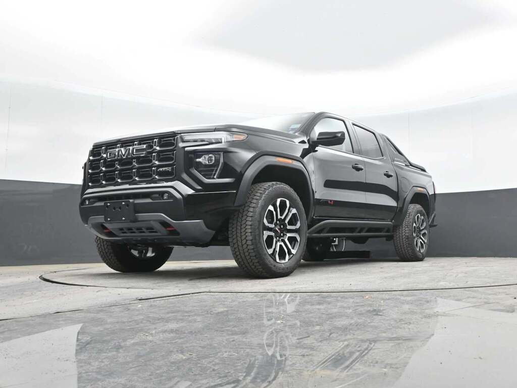2025 GMC Canyon 4WD AT4