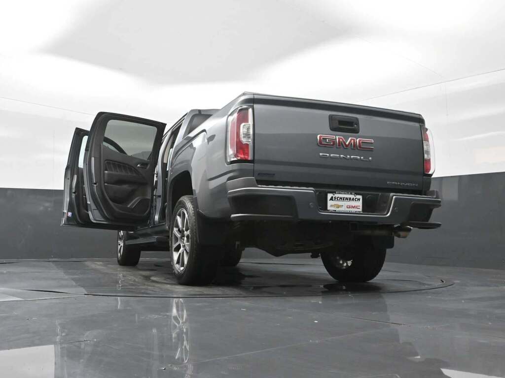 2022 GMC Canyon 4WD Crew Cab Short Box Denali