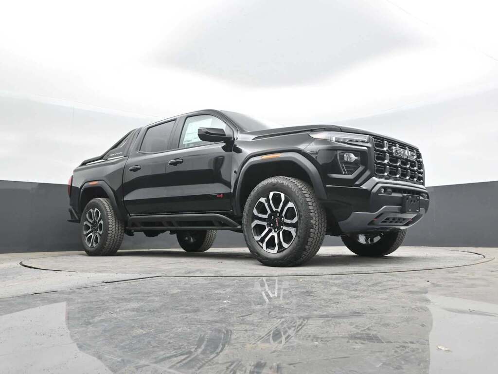 2025 GMC Canyon 4WD AT4