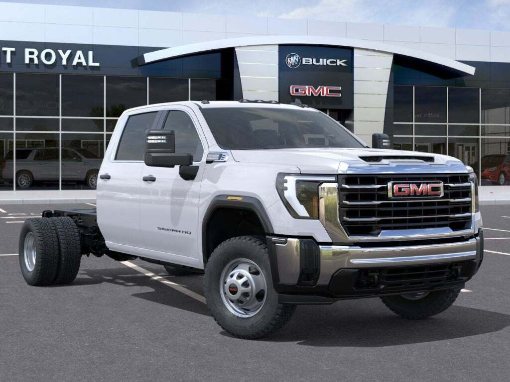 2025 GMC Sierra 3500HD Chassis Pro