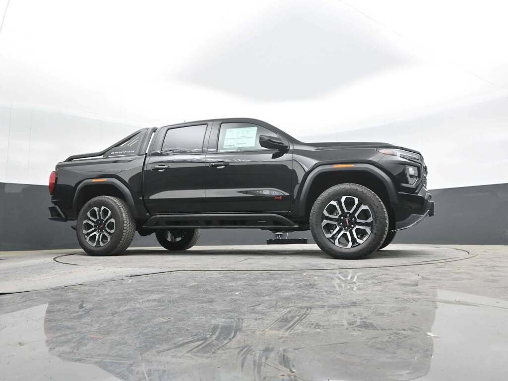 2025 GMC Canyon 4WD AT4