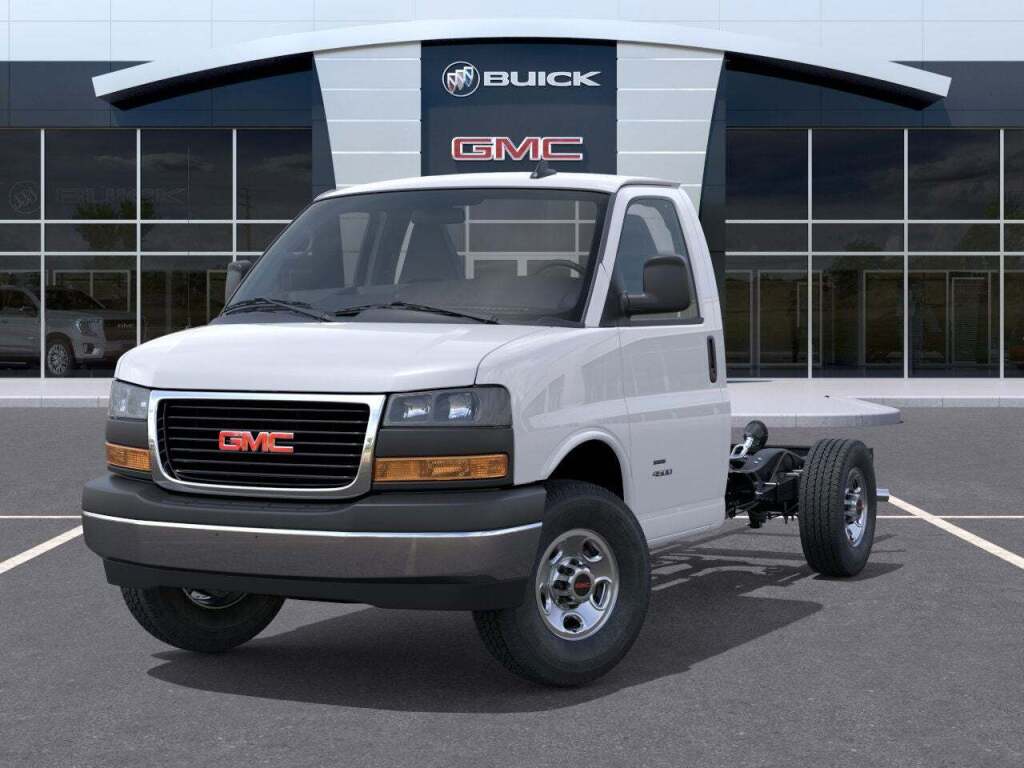 2025 GMC Savana Cutaway Work Van