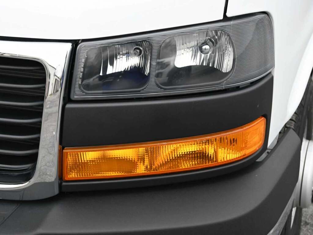 2023 GMC Savana Cutaway 4500 Van