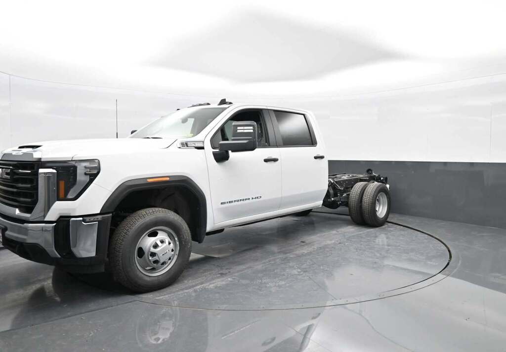 2025 GMC Sierra 3500HD Chassis Pro