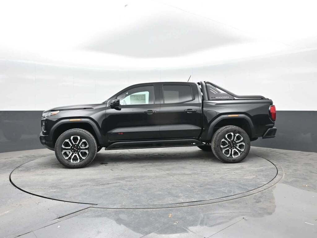 2025 GMC Canyon 4WD AT4