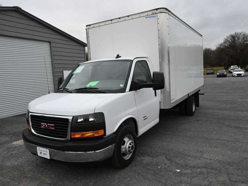 2023 GMC Savana Cutaway 4500 Van