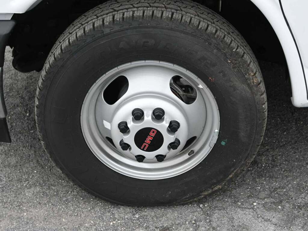 2023 GMC Savana Cutaway 4500 Van