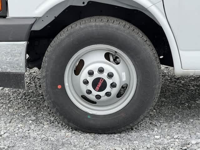 2023 GMC Savana Cutaway 4500 Van