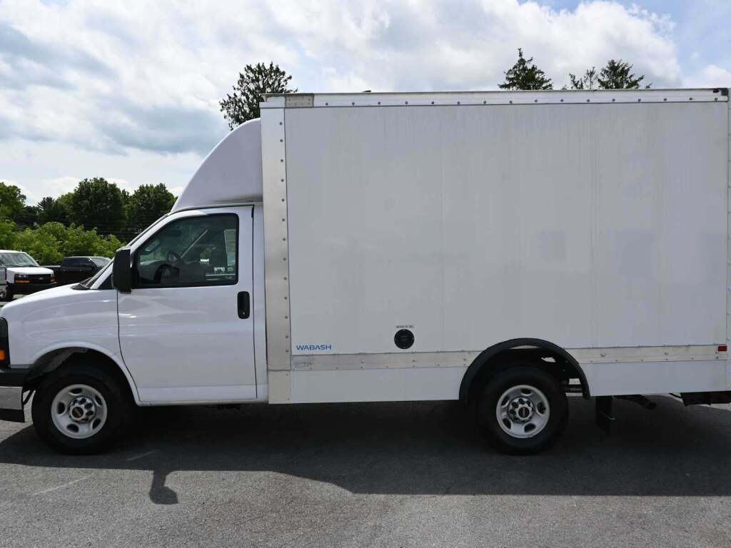 2023 GMC Savana Cutaway Work Van