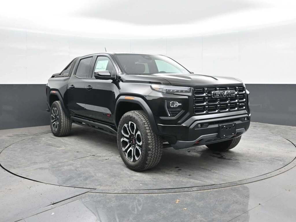 2025 GMC Canyon 4WD AT4