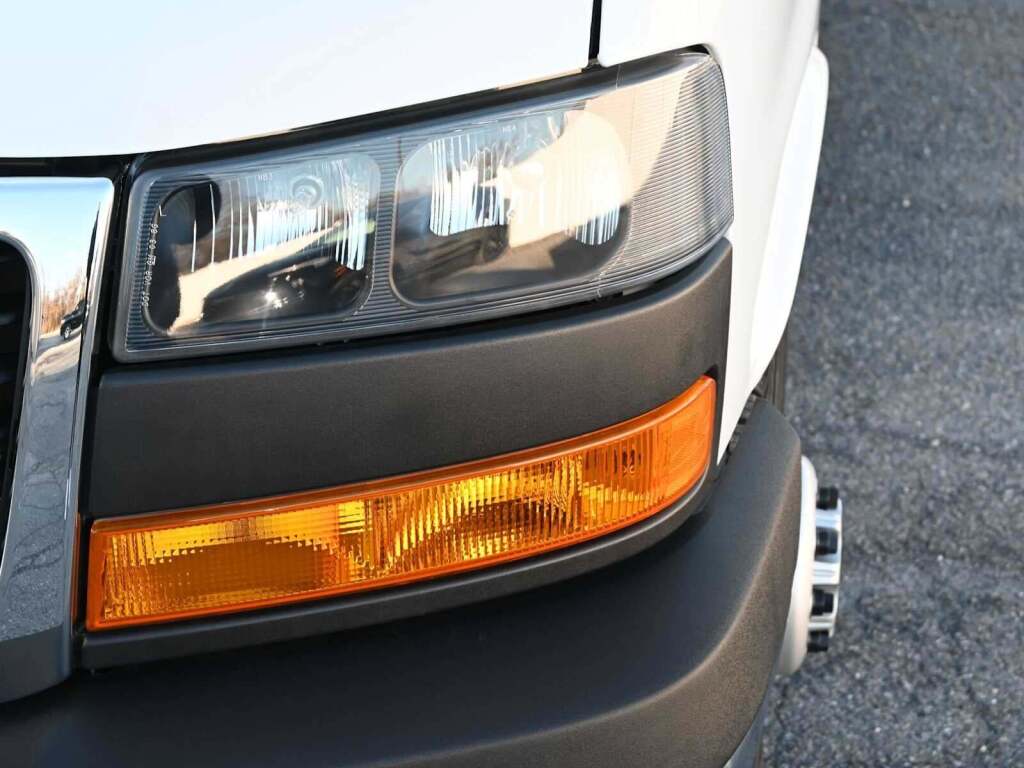 2023 GMC Savana Cutaway 4500 Van