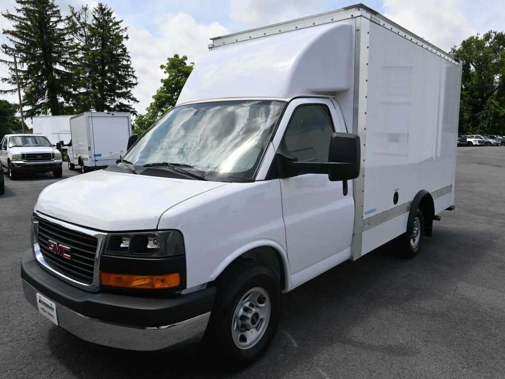 2023 GMC Savana Cutaway Work Van
