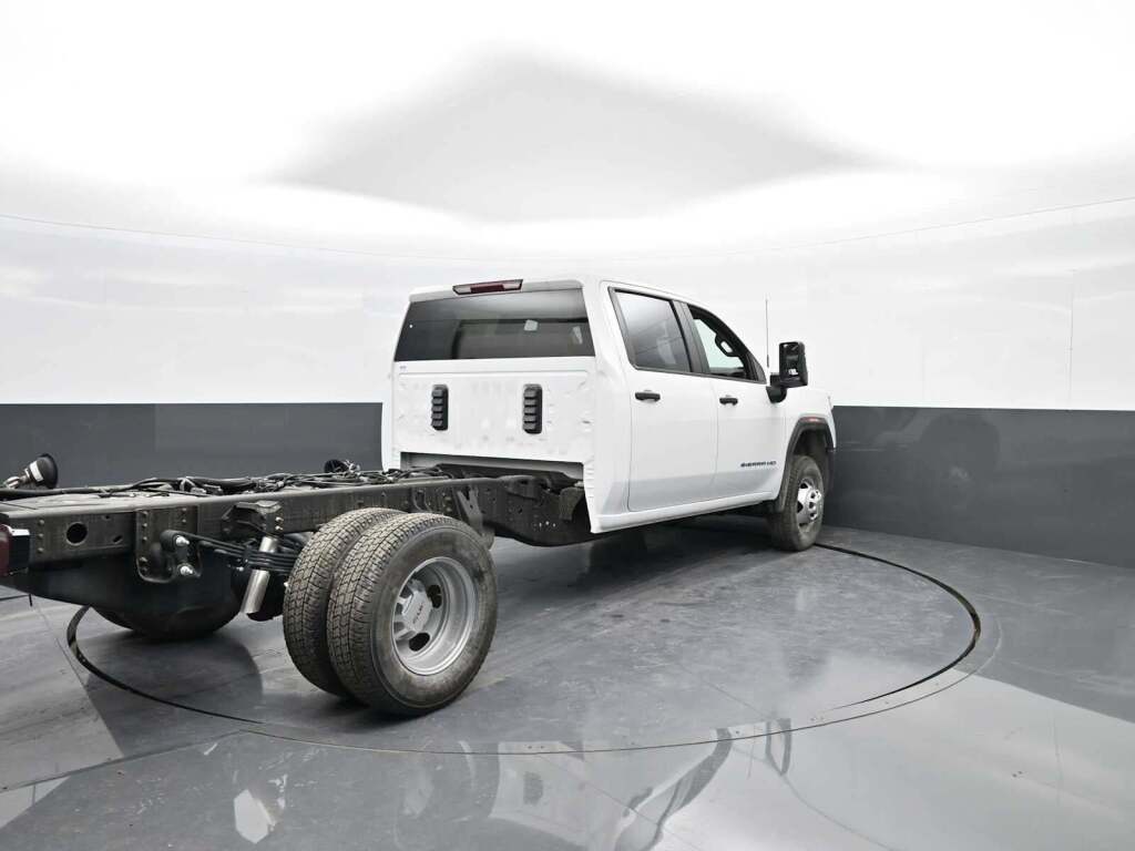 2025 GMC Sierra 3500HD Chassis Pro