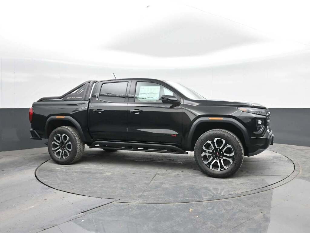 2025 GMC Canyon 4WD AT4
