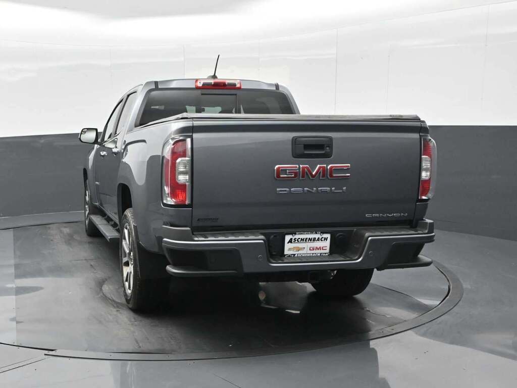 2022 GMC Canyon 4WD Crew Cab Short Box Denali