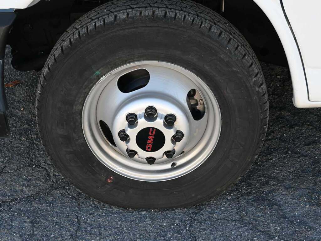 2023 GMC Savana Cutaway 4500 Van