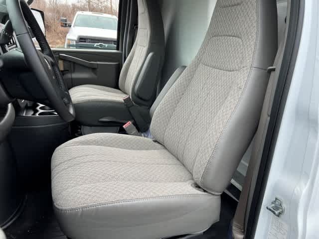 2023 GMC Savana Cutaway 4500 Van