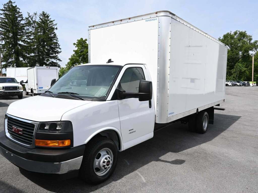 2023 GMC Savana Cutaway 4500 Van