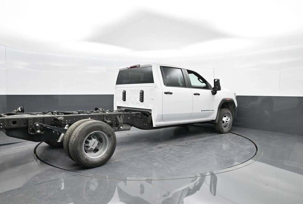 2025 GMC Sierra 3500HD Chassis Pro