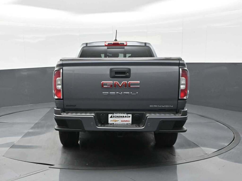 2022 GMC Canyon 4WD Crew Cab Short Box Denali