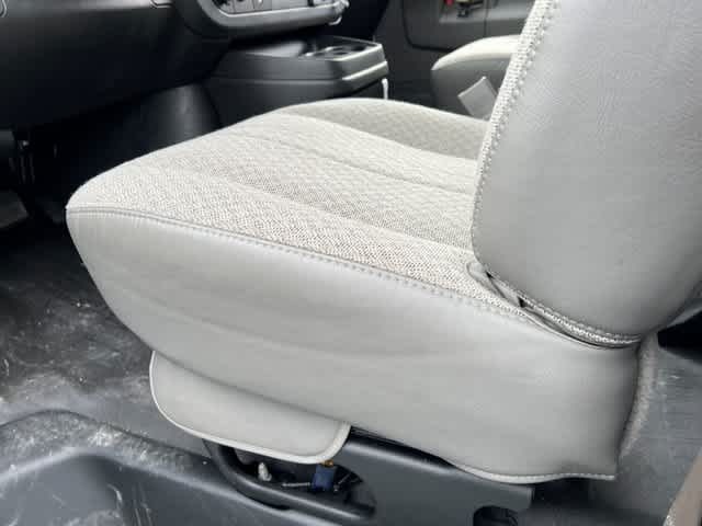 2023 GMC Savana Cutaway 4500 Van