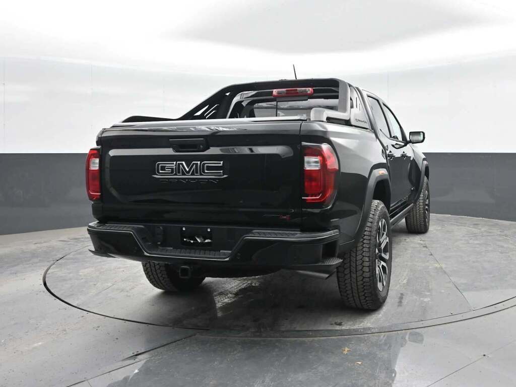 2025 GMC Canyon 4WD AT4