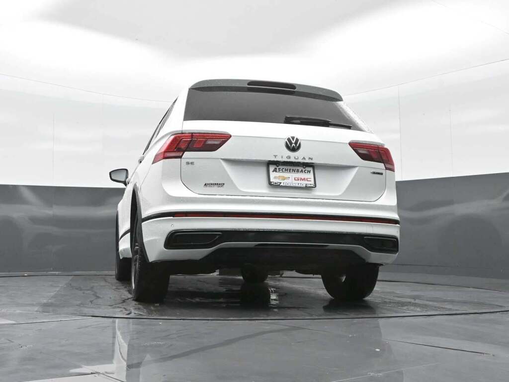 2022 Volkswagen Tiguan 2.0T SE R-Line Black