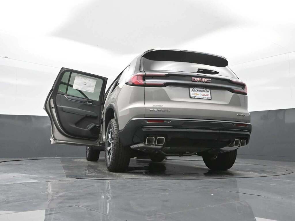 2026 GMC Acadia AT4 AWD