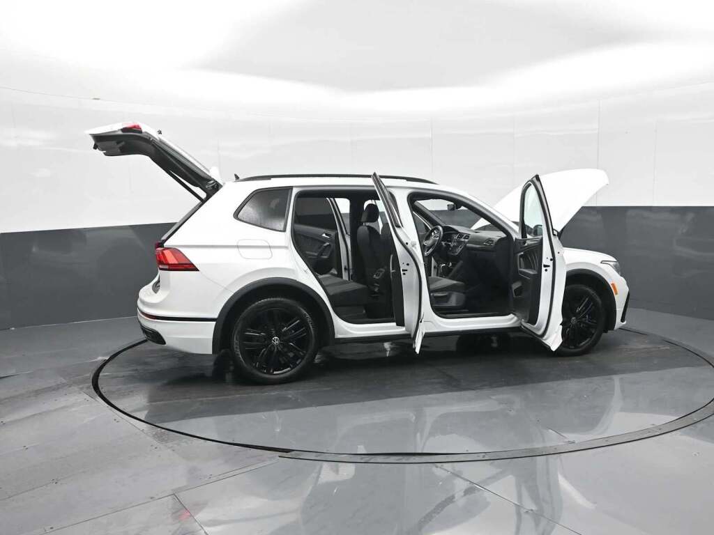 2022 Volkswagen Tiguan 2.0T SE R-Line Black