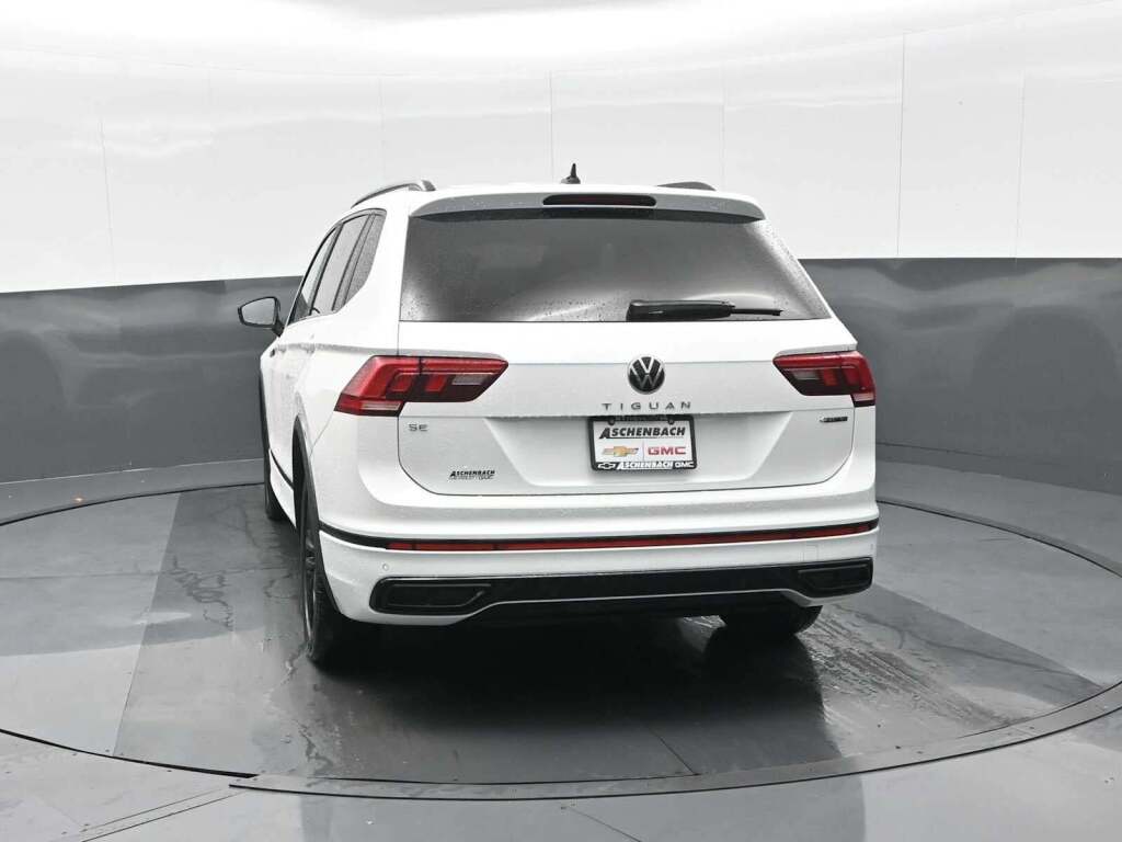 2022 Volkswagen Tiguan 2.0T SE R-Line Black