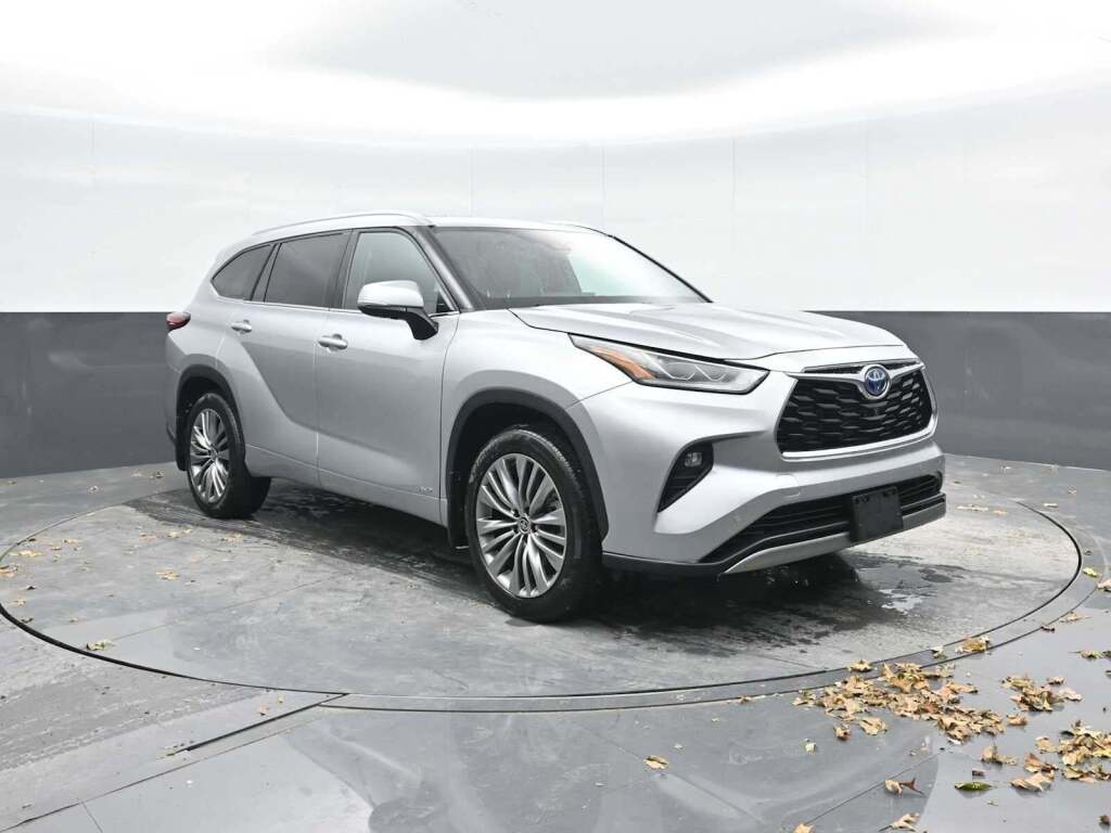 2022 Toyota Highlander Hybrid Platinum