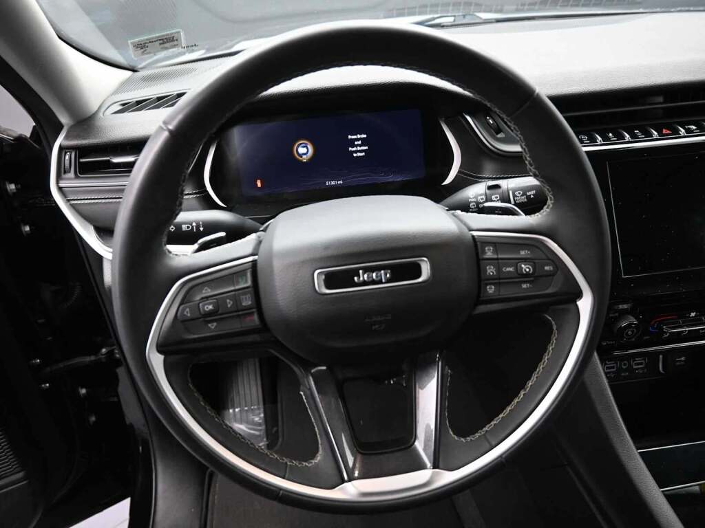 2023 Jeep Grand Cherokee L Laredo 4x4