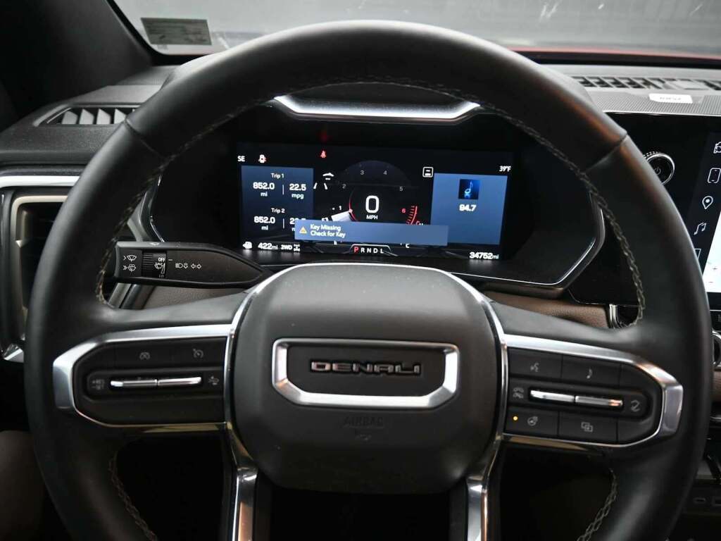 2023 GMC Canyon 4WD Crew Cab Short Box Denali