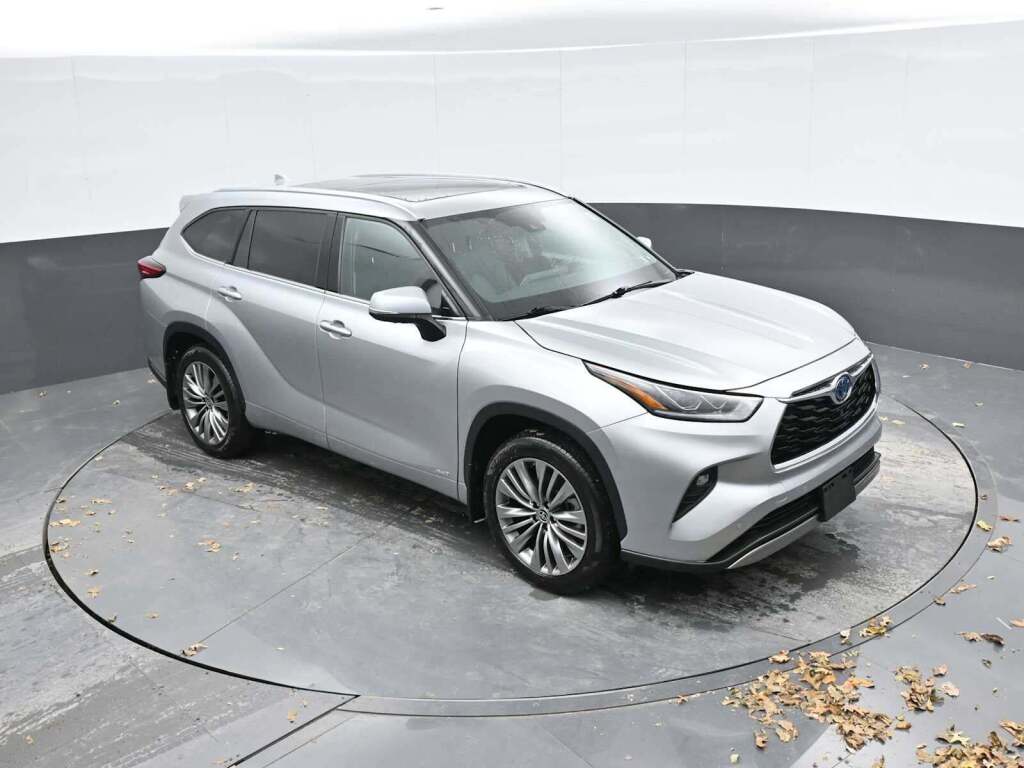 2022 Toyota Highlander Hybrid Platinum