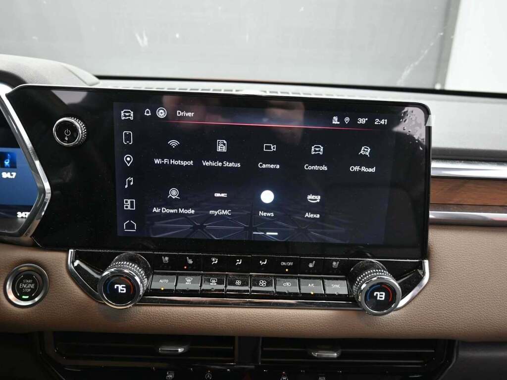 2023 GMC Canyon 4WD Crew Cab Short Box Denali