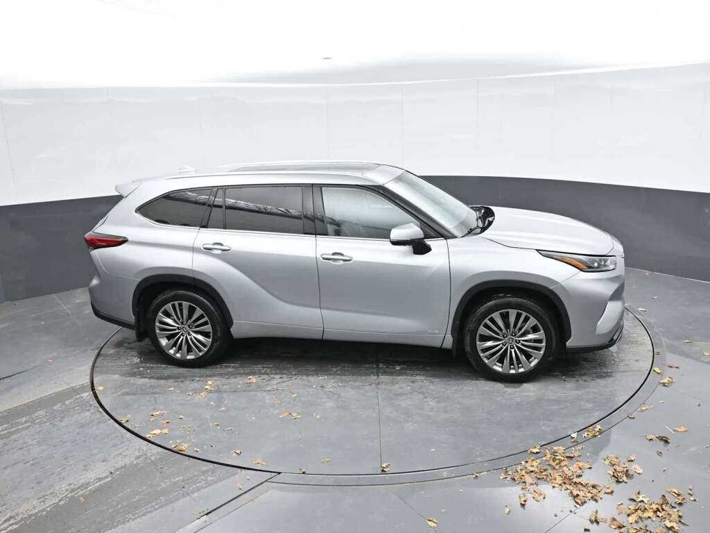 2022 Toyota Highlander Hybrid Platinum