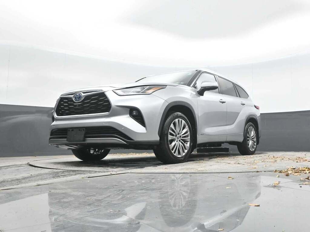 2022 Toyota Highlander Hybrid Platinum