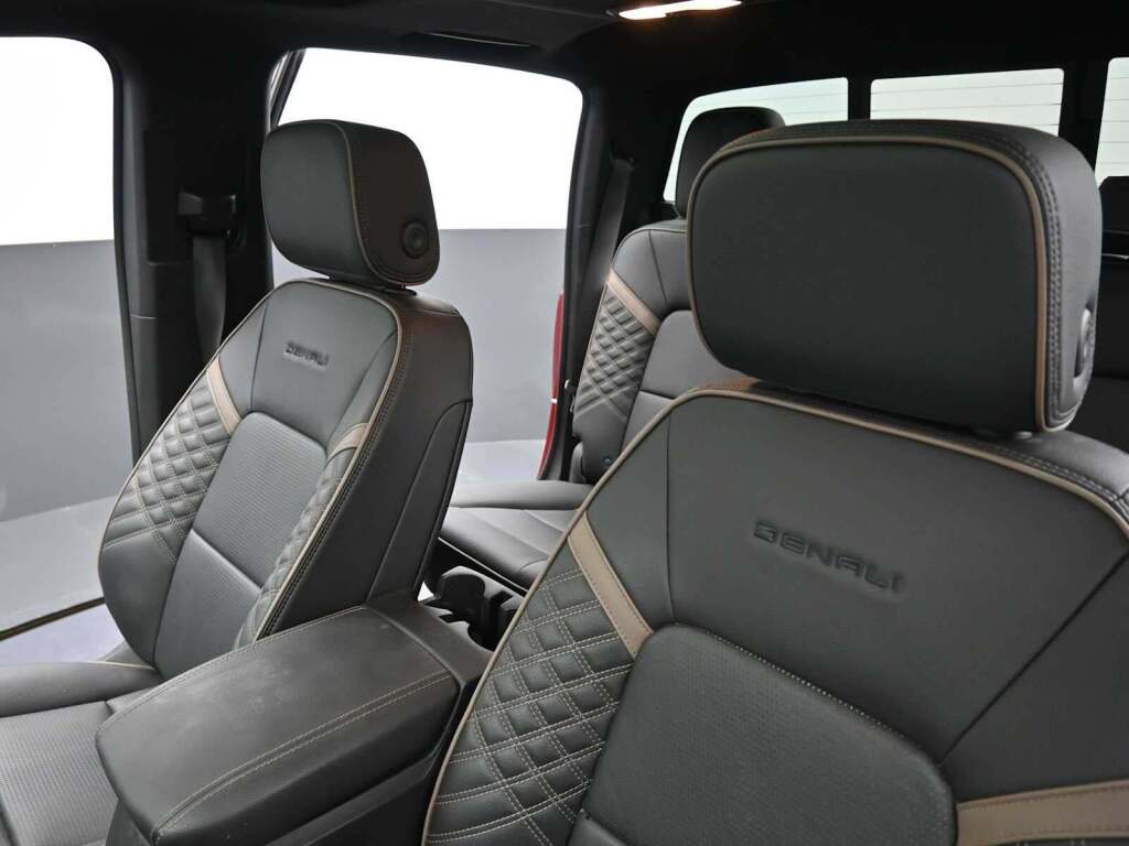 2023 GMC Canyon 4WD Crew Cab Short Box Denali