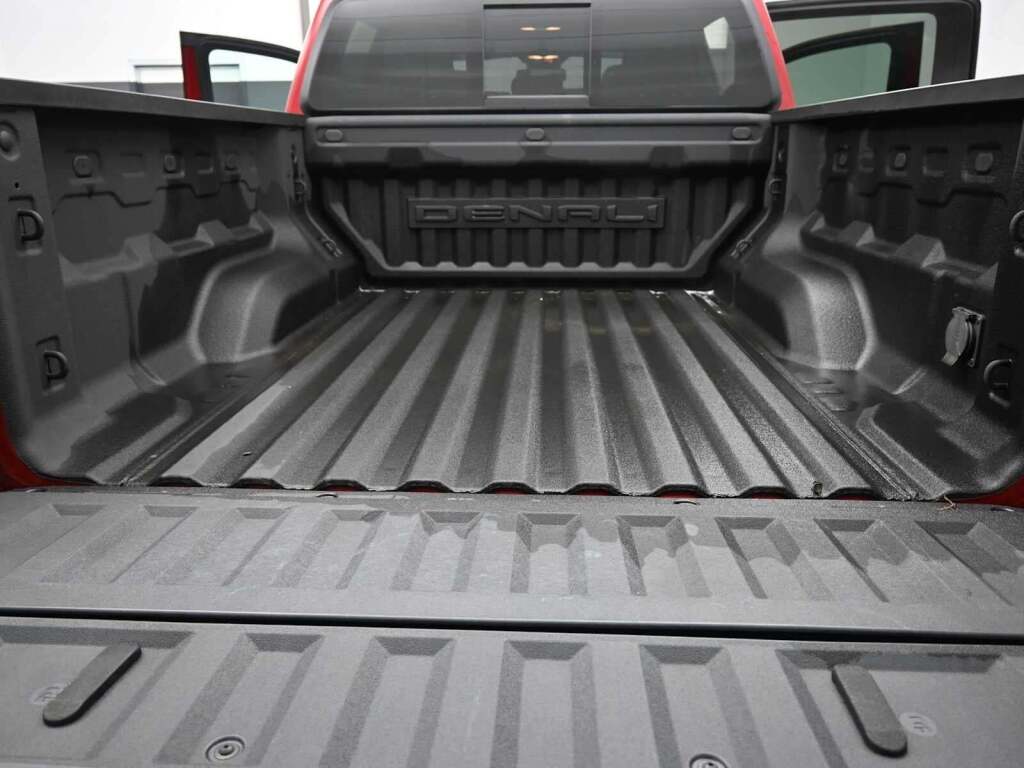 2023 GMC Canyon 4WD Crew Cab Short Box Denali